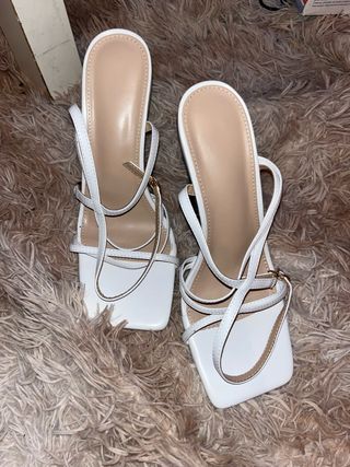 Sandalias blancas de tiras