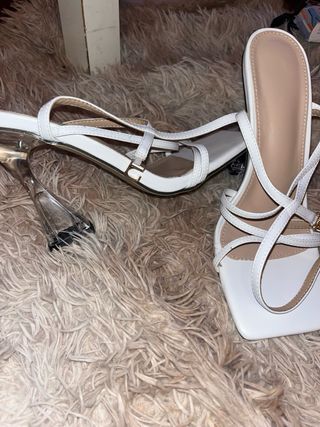 Sandalias blancas de tiras