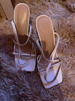 Sandalias blancas de tiras