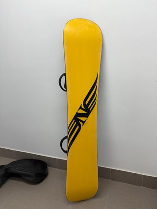 Tabla Snowboard Negra con Fijaciones