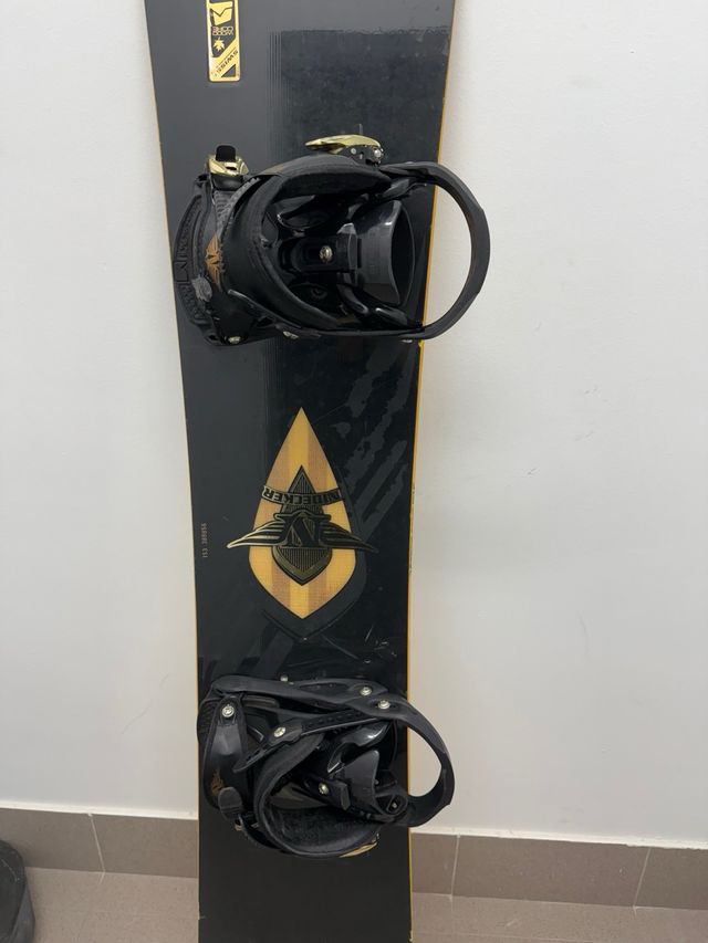 Tabla Snowboard Negra con Fijaciones