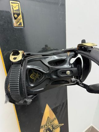 Tabla Snowboard Negra con Fijaciones