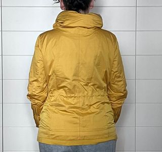 Chaqueta chubasquero amarillo mujer Zara