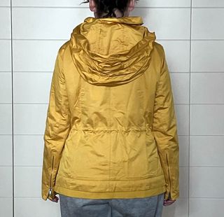 Chaqueta chubasquero amarillo mujer Zara