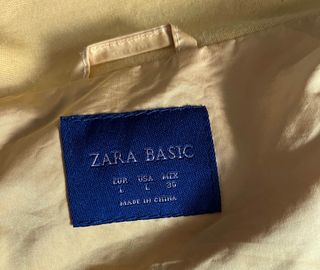 Chaqueta chubasquero amarillo mujer Zara