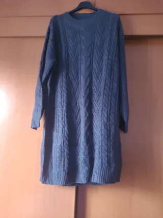 Vestido de lana azul trenzado talla única.Venca.