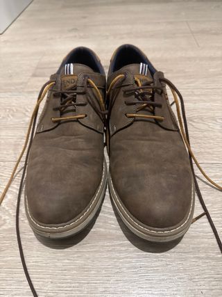 Zapatos marrones de vestir