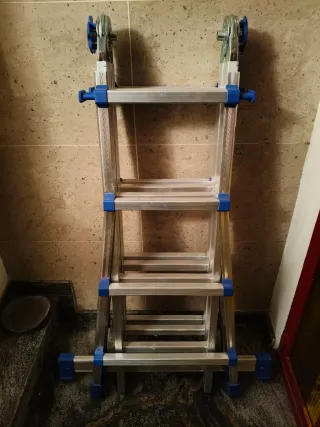 Escalera telescópica Marchetti sin uso