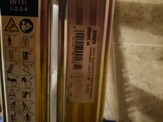 Escalera telescópica Marchetti sin uso