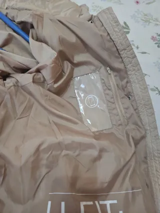 Cazadora larga camel brillante