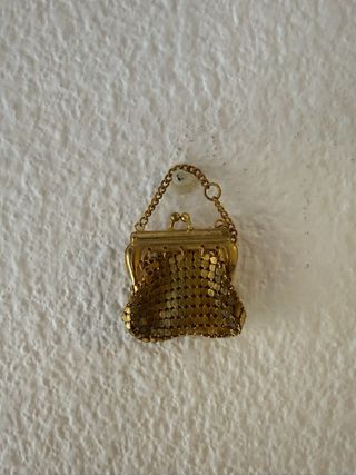 Mini monedero metálico dorado