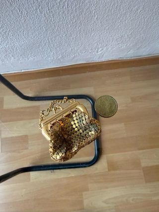 Mini monedero metálico dorado