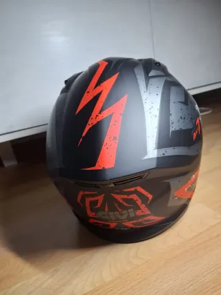 Casco Givi Negro con Diseño T.M