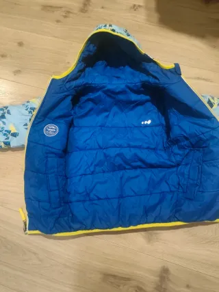 Chaqueta reversible Decathlon 4-6 años.