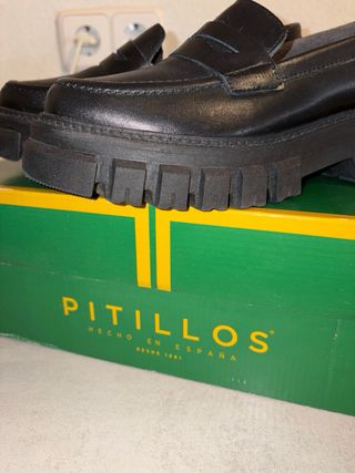 Mocasines Pitillos, de piel. Talla 36. Sin uso.