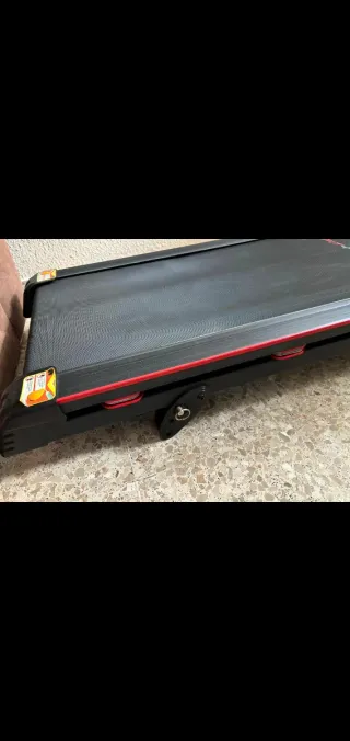 Cinta de correr negra y roja