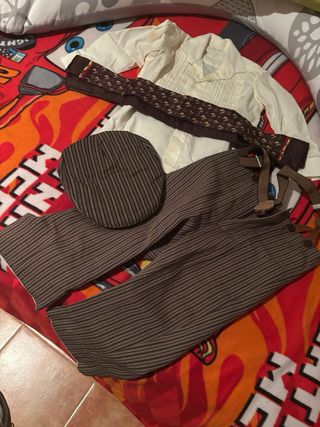 Traje campero beige y marrón