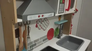 Cocinita de juguete de madera