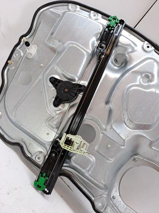 ELEVALUNAS DELANTERO DERECHO LANCIA MUSA (184)