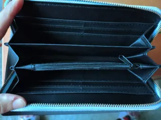 Cartera azul con estampado floral