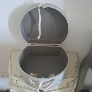 Bauletto shabby chic in legno portacalze