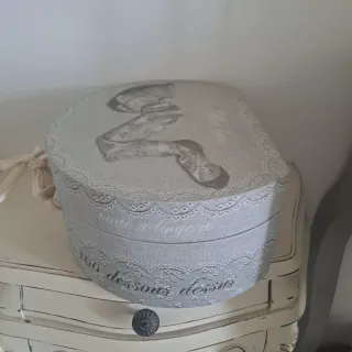 Bauletto shabby chic in legno portacalze