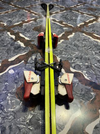 Esquís Salomon con fijaciones