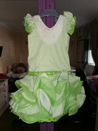 Traje de flamenca verde y blanco