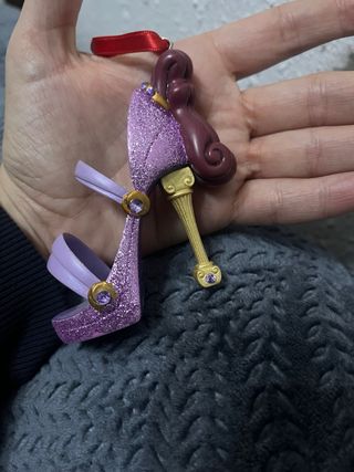 Adorno Zapato Megara Morado y Dorado, Disney