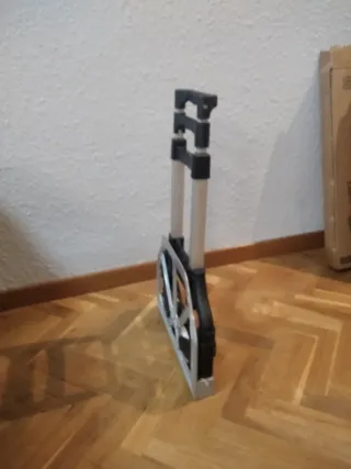 Carretilla de transporte plegable y ligera