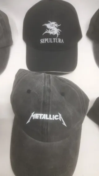 Cappellini gruppi musicali: Bon Jovi, Nirvana...