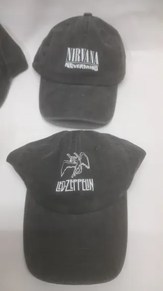 Cappellini gruppi musicali: Bon Jovi, Nirvana...