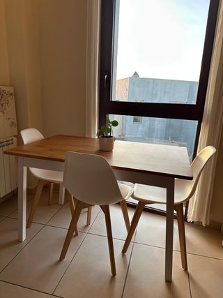 Tavolo da pranzo in legno e bianco per 4-6 persone