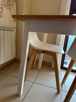 Tavolo da pranzo in legno e bianco per 4-6 persone