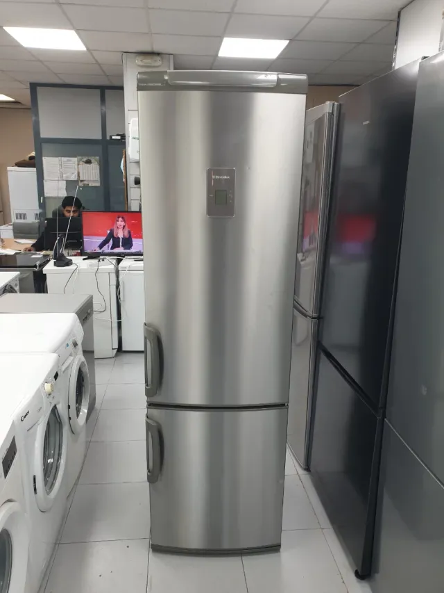 Nevera Combi Electrolux 2m con garantía