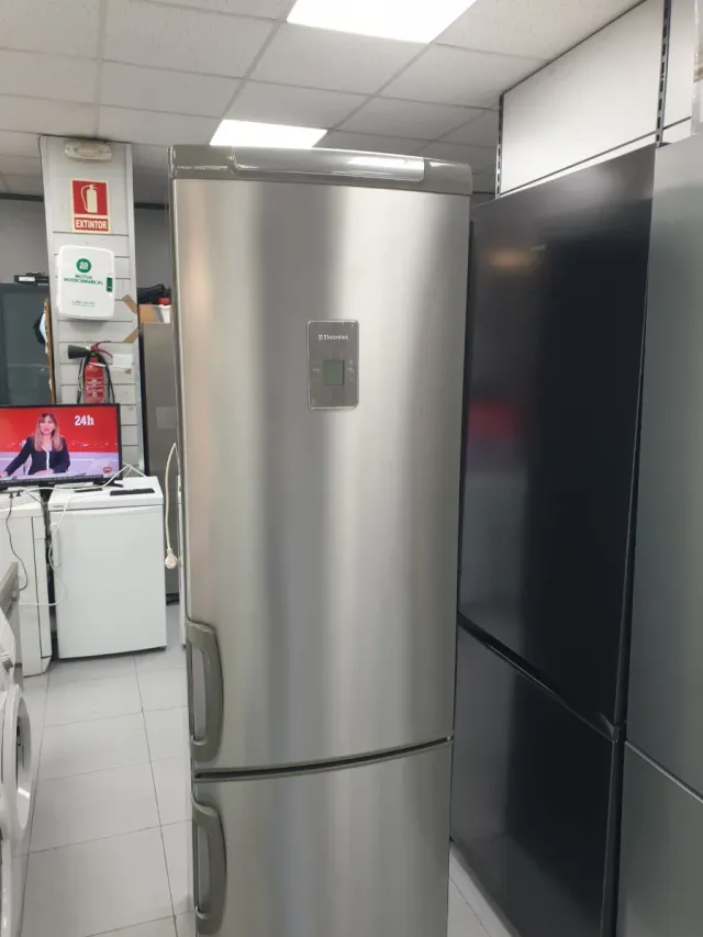 Nevera Combi Electrolux 2m con garantía