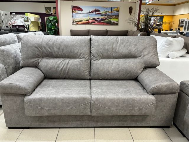 Sofás grises de 3 y 2 plazas