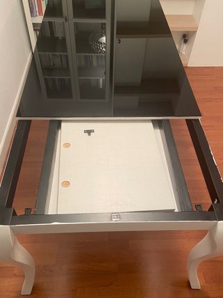 Tavolo in Cristallo Nero e Bianco. Estensibile fino a 2,20 m