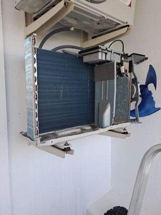 MANTENIMIENTO Y REPARACIÓN DE AIRE ACONDICIONADO