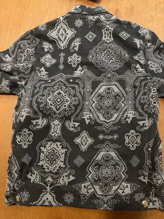 Chaqueta Carhartt Estampada Negra y Gris