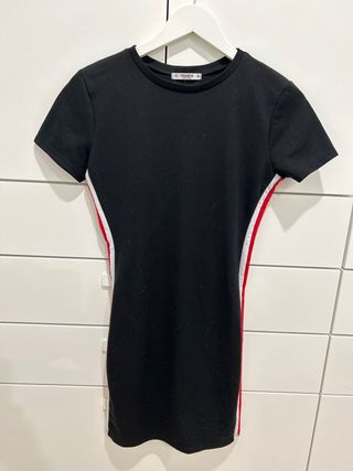 Vestido Pull&Bear negro con rayas laterales