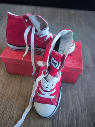 Convers Mustang Rojas y Blancas