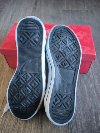 Convers Mustang Rojas y Blancas