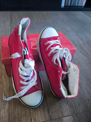Convers Mustang Rojas y Blancas