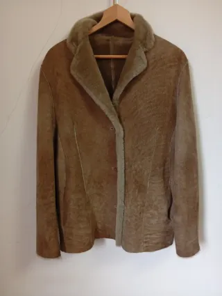 Chaquetón de piel marrón y beige