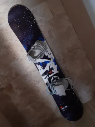Snowboard con fijaciones