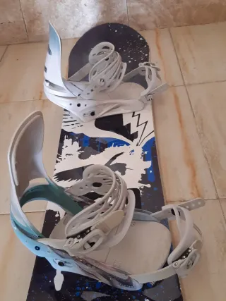 Snowboard con fijaciones