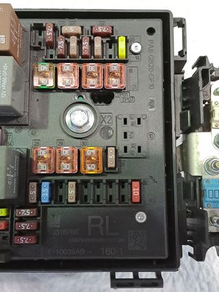 CAJA FUSIBLES OPEL ASTRA J SPORTS TOURER