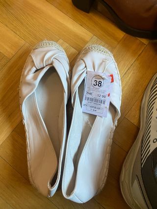 Lote de zapatos marrones y blancos talla 38
