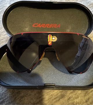 Gafas de sol Carrera negras y rojas